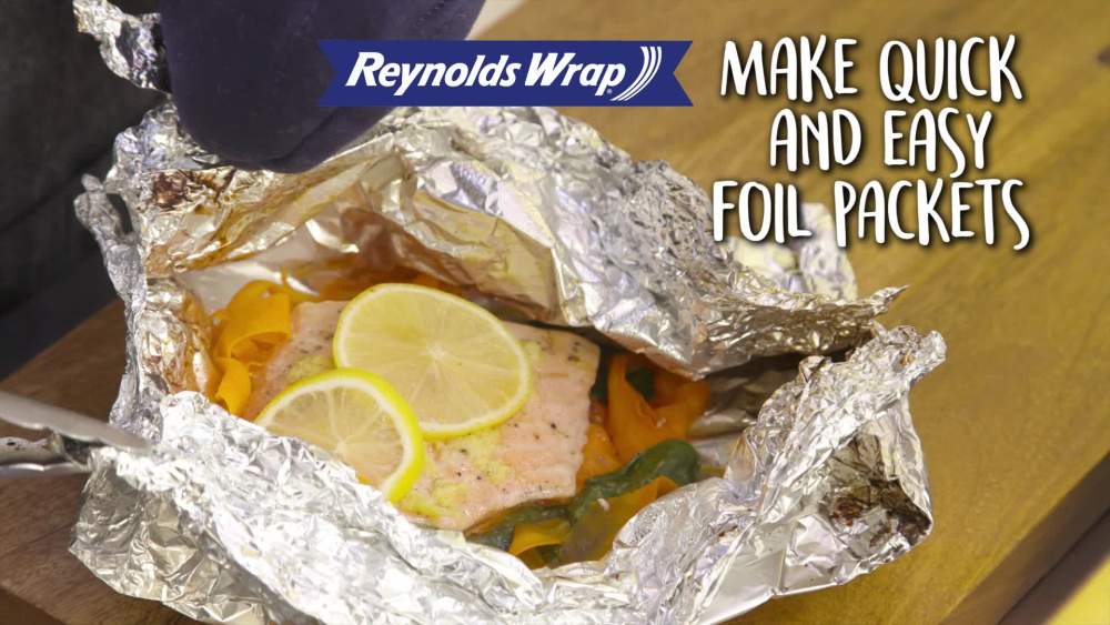 Reynolds Wrap Everyday Strength Non-Stick Aluminum Foil, 100 Square Feet