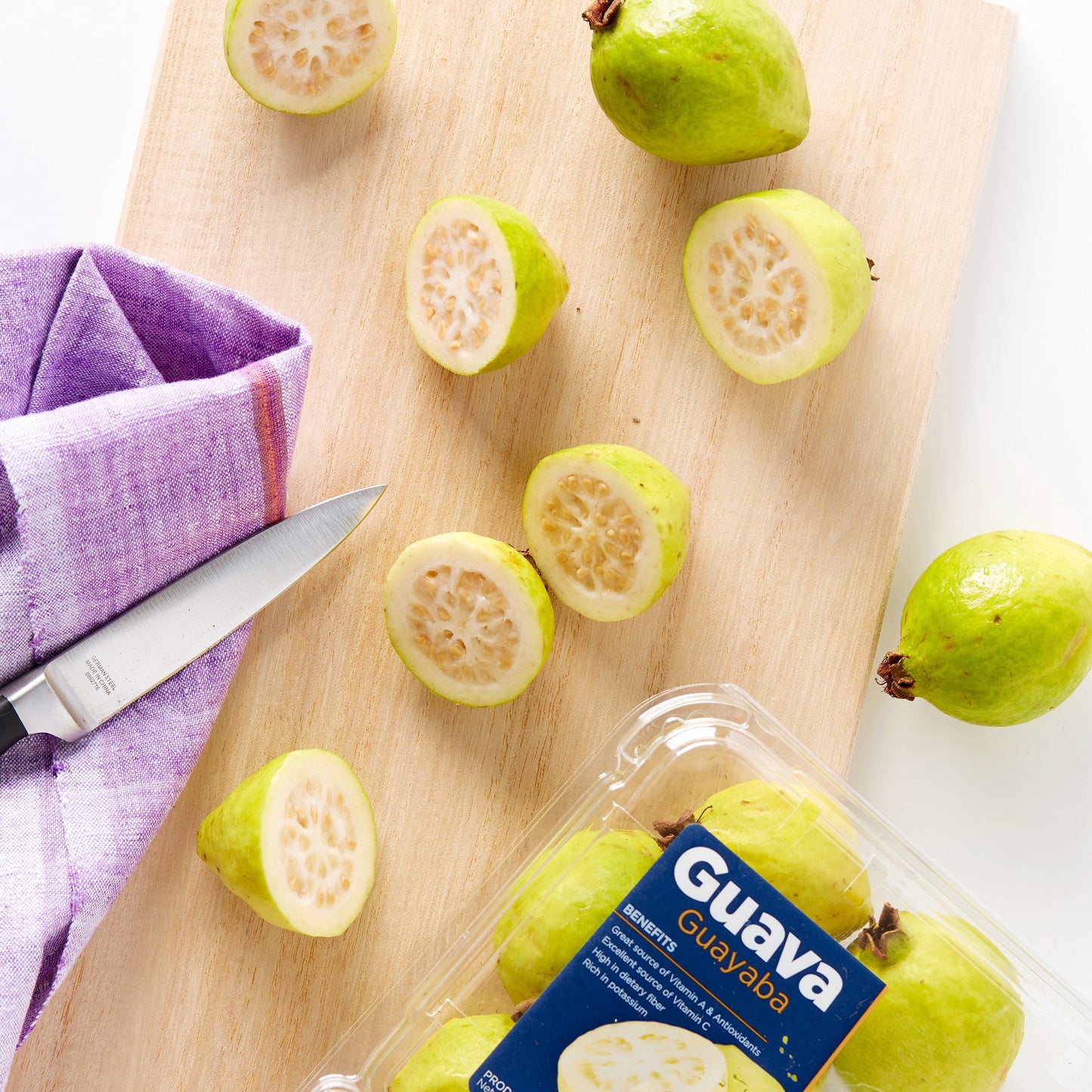 Guava, 1 lb Clamshell